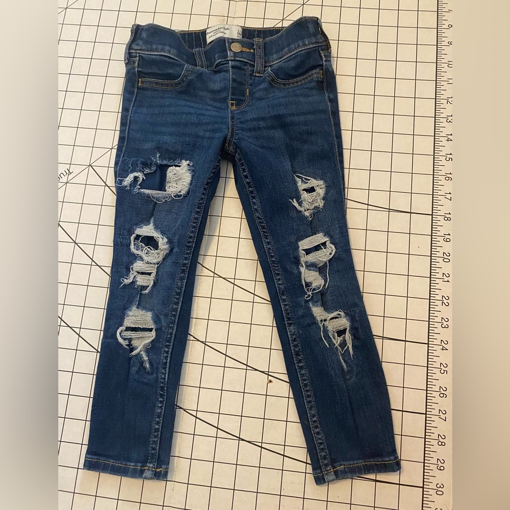 Abercrombie Kids girls Blue Skinny Jeans with Distressing sz 5/6. No stains/wear